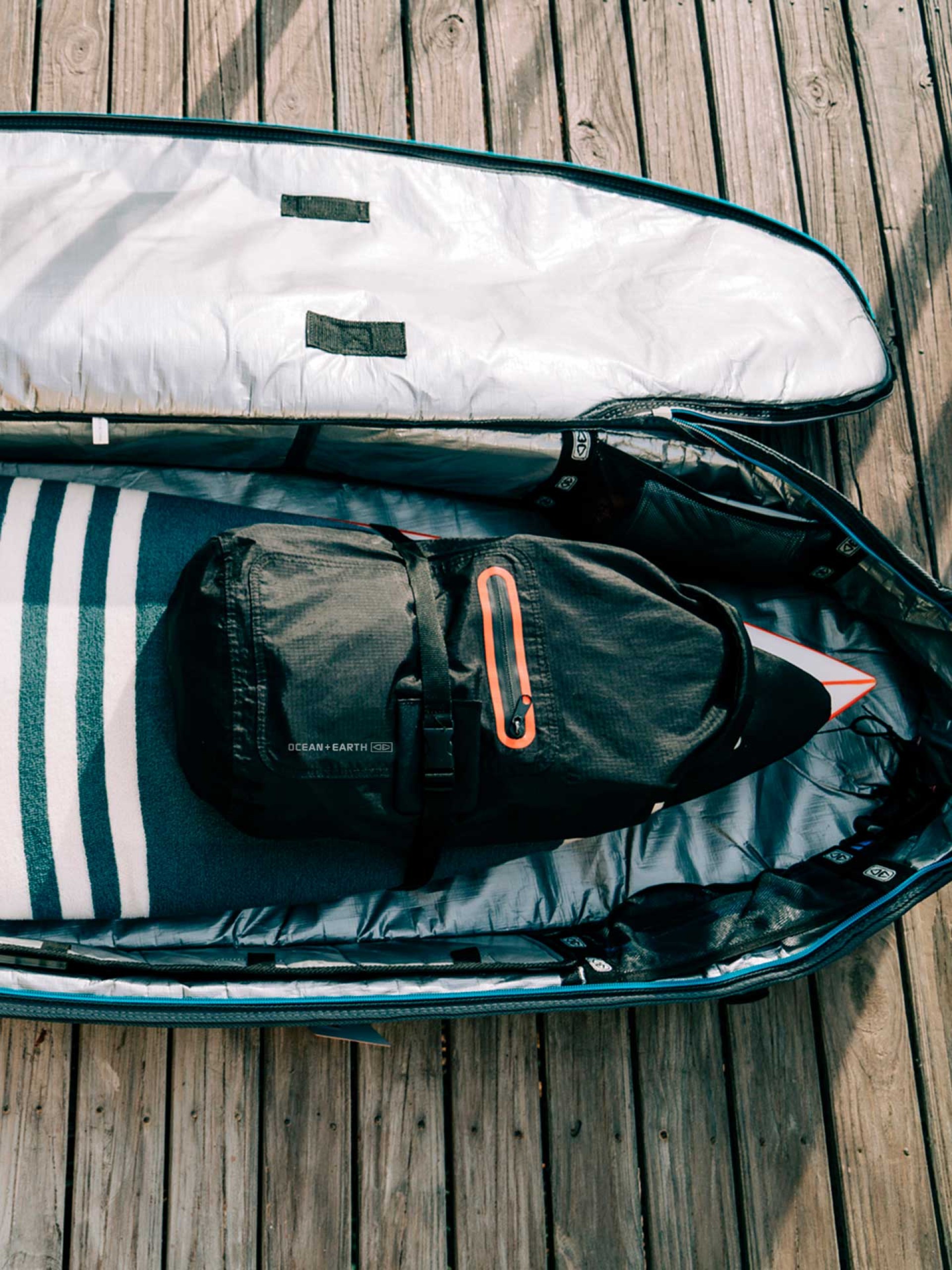 Ocean & Earth Travel Light Waterproof 30L Backpack